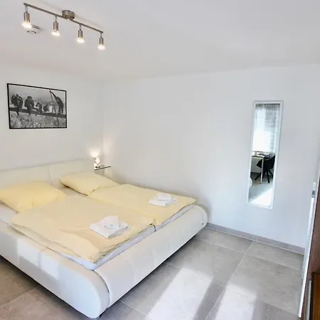 Appartement Komfort Oase Mit Klimaanlage, Terrasse Und Whirlpool Stuttgart