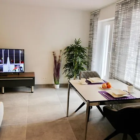 Komfort Oase Mit Klimaanlage, Terrasse Und Whirlpool Appartement