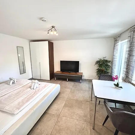 Komfort Oase Mit Klimaanlage, Terrasse Und Whirlpool * 斯图加特