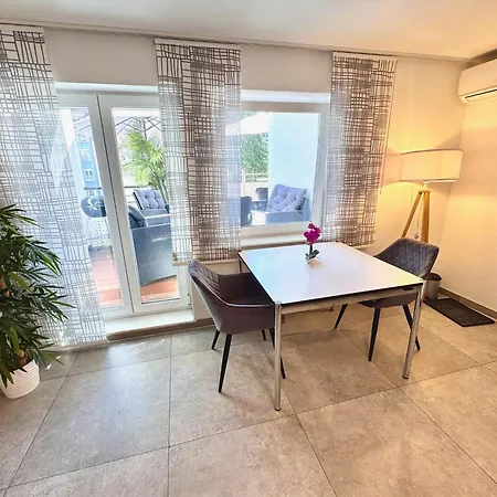 Komfort Oase Mit Klimaanlage, Terrasse Und Whirlpool * Stuttgart